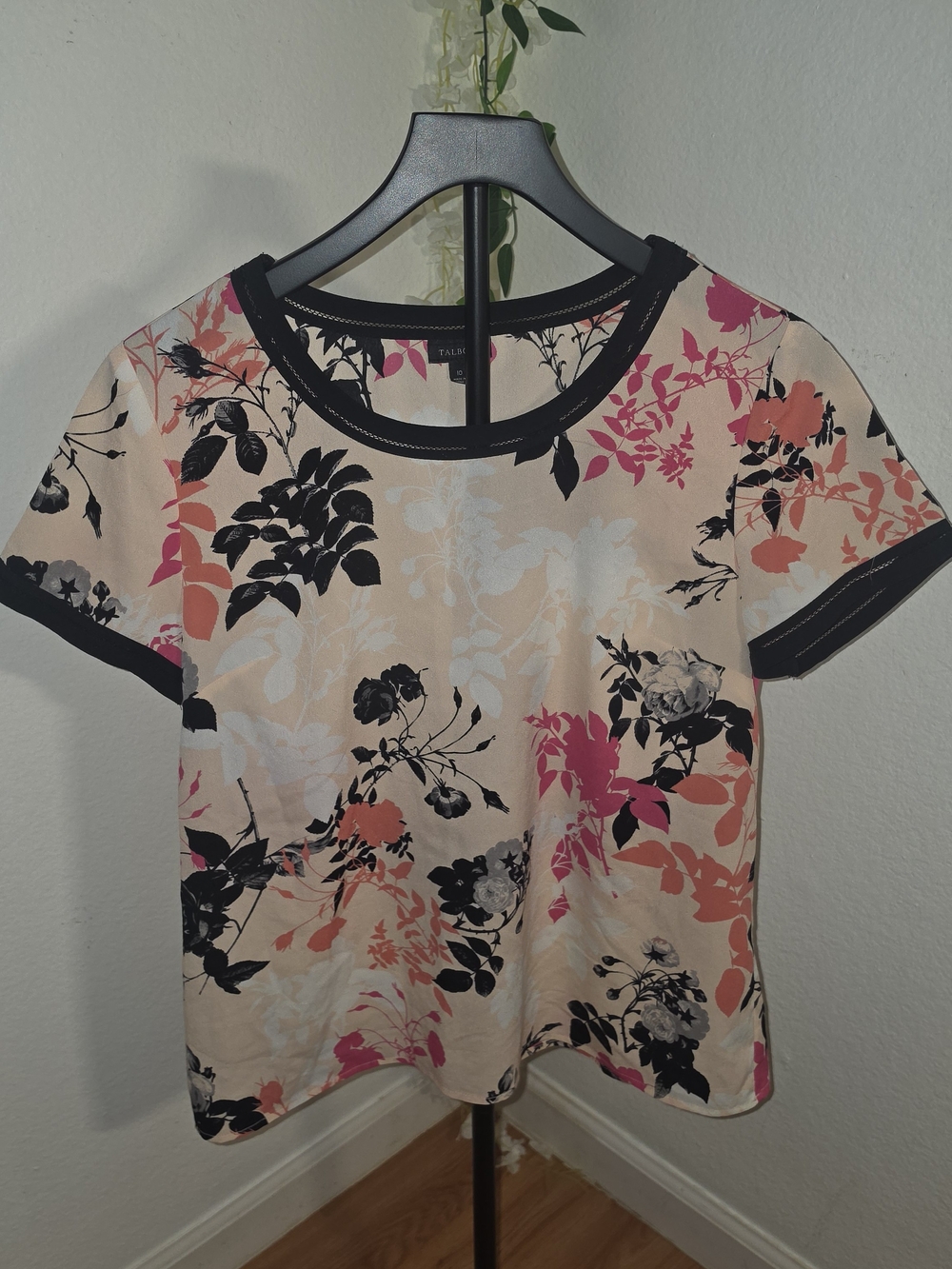 Talbots Peach Floral Short-Sleeve Tee with Black Trim
